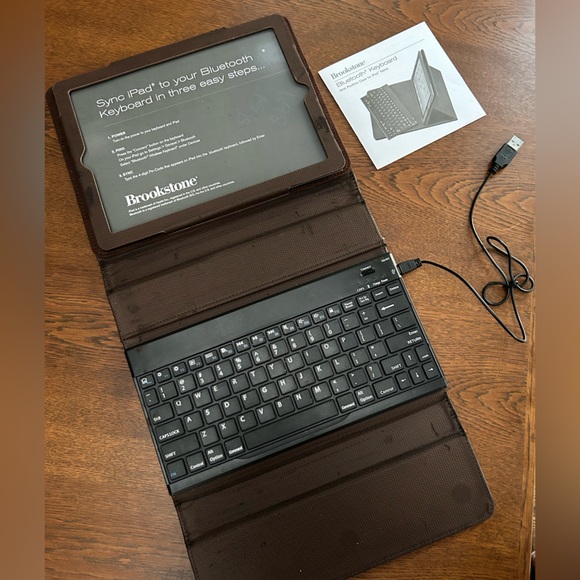 Brookstone Keyboard w/Portfolio Case IPad tablet. Accompanying cord, instruction - Picture 8 of 8